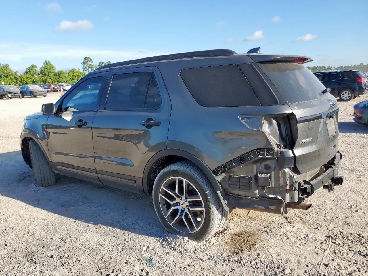 2016 Ford Explorer Sport - Фото 2