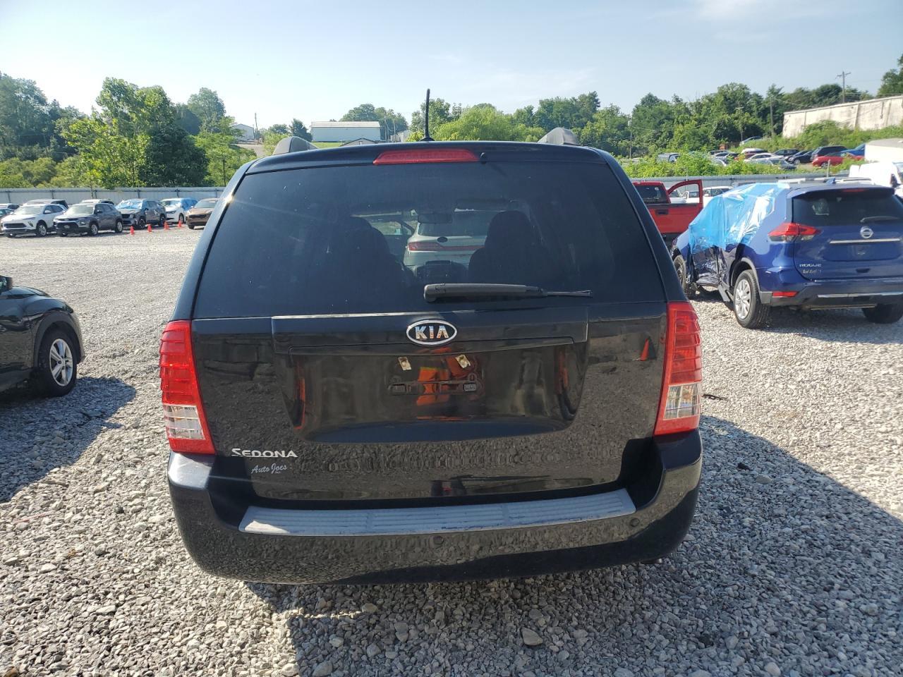 2011 Kia Sedona Lx - Image 6