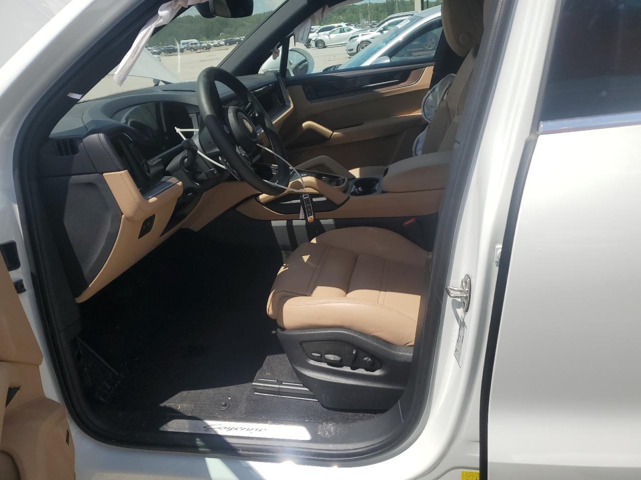 2024 Porsche Cayenne - Image 7