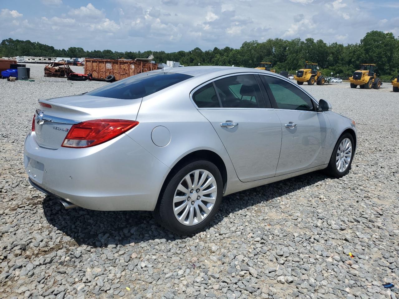 2013 Buick Regal Premium - Image 3