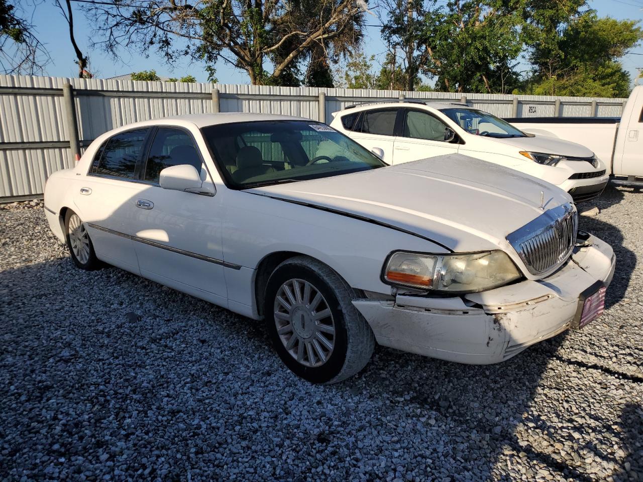 2003 Lincoln Town Car Executive - Фото 4