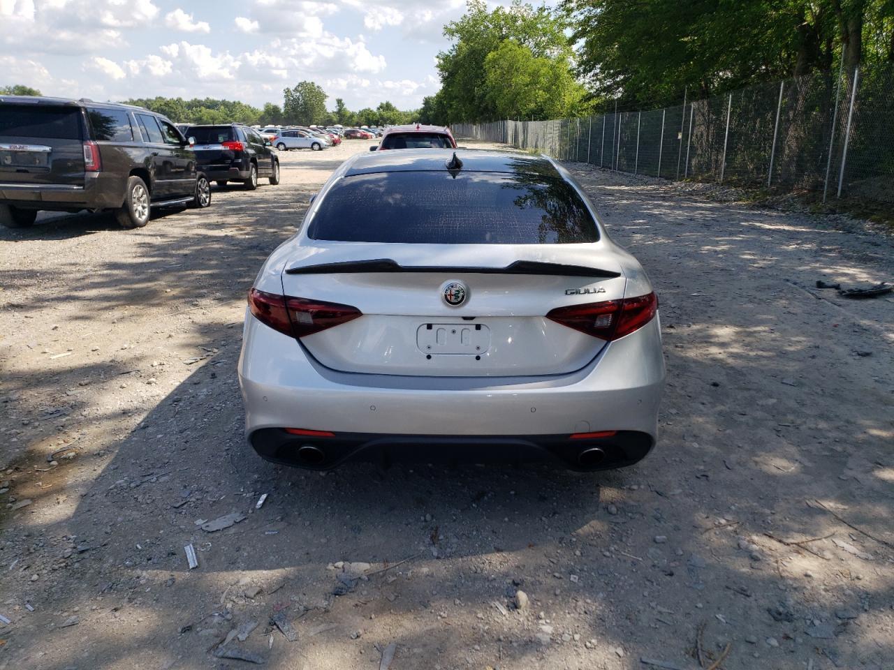 2017 Alfa Romeo Giulia - Фото 6