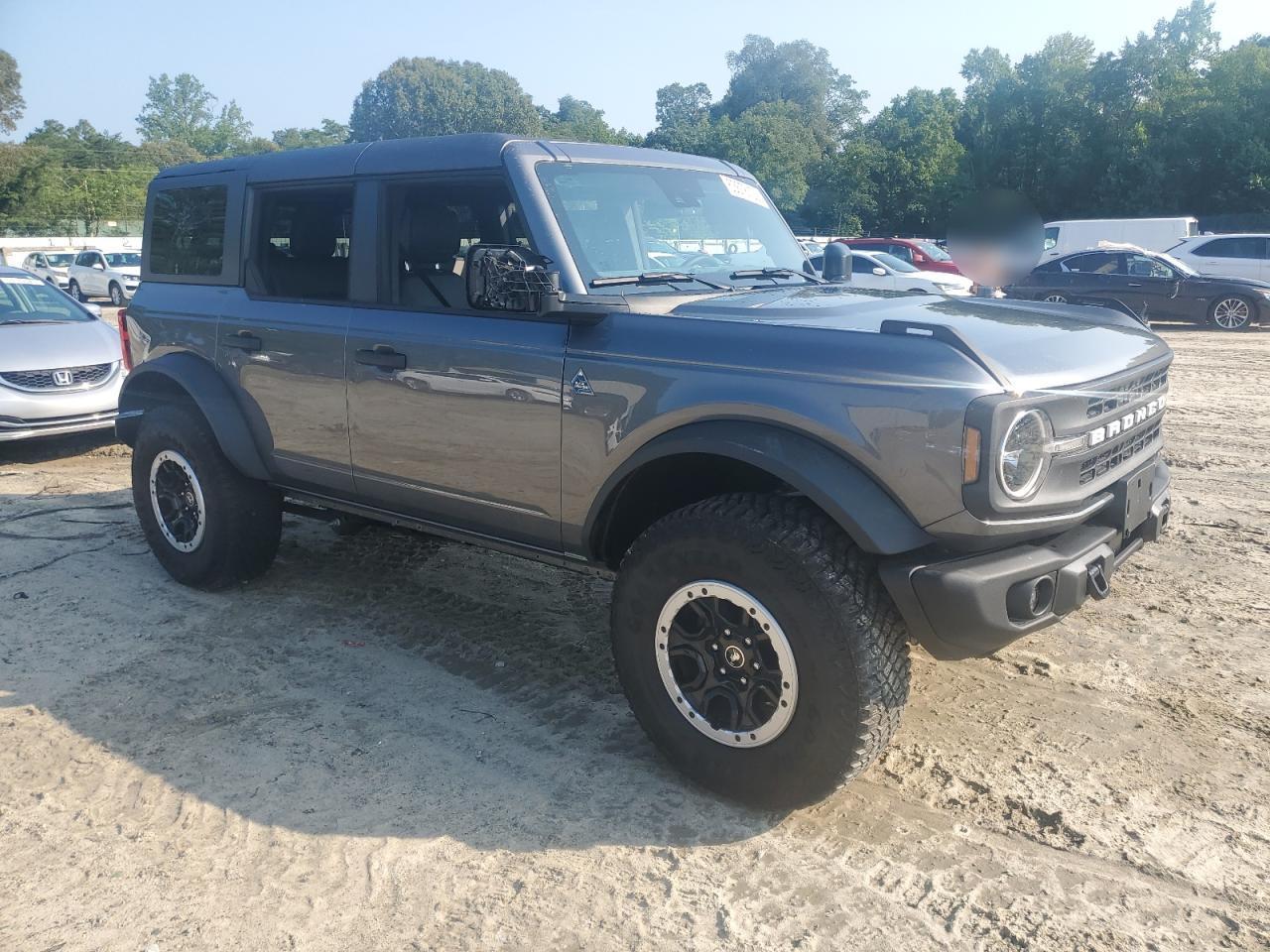 2024 Ford Bronco Black Diamond - Image 4