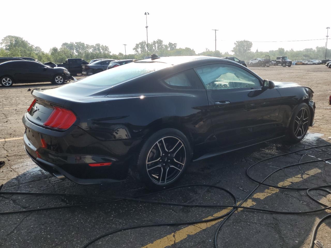 2021 Ford Mustang - Фото 3
