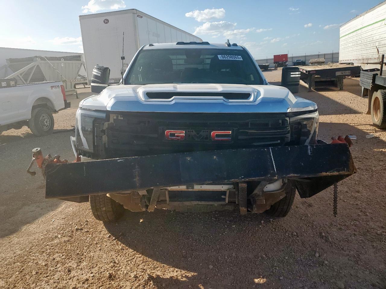 2024 GMC Sierra K3500 - Image 5