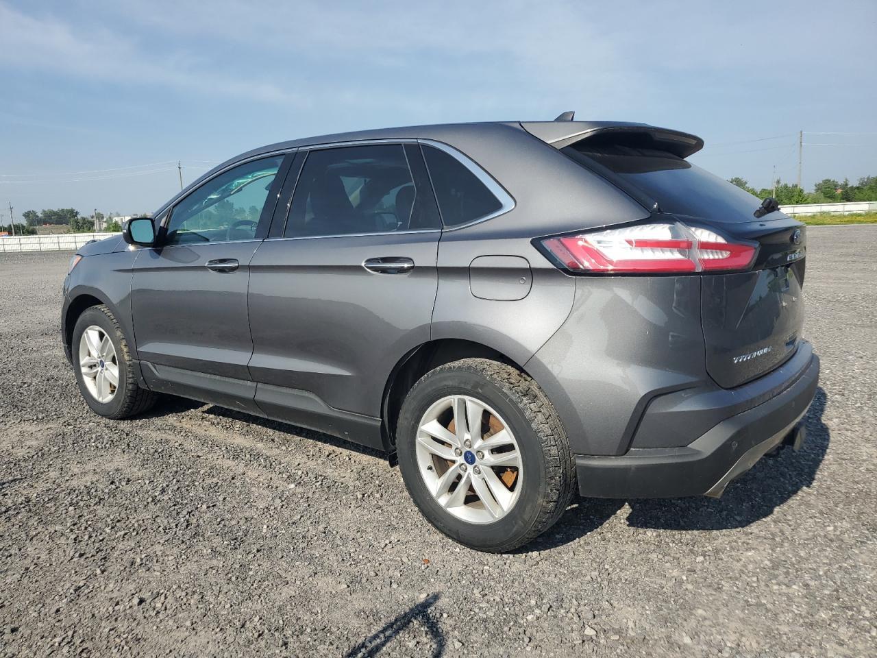 2022 Ford Edge Titanium - Image 2