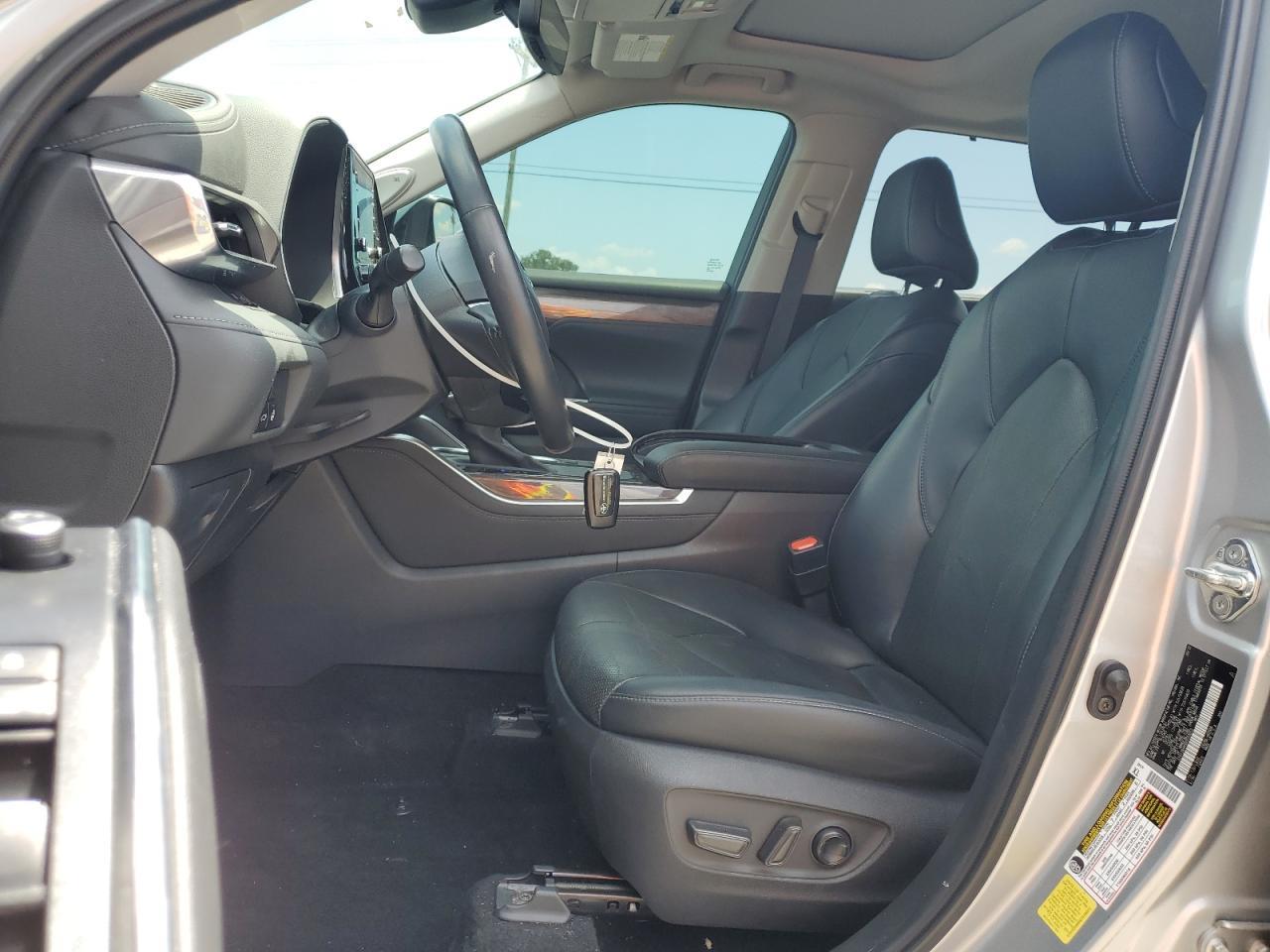 2022 Toyota Highlander Limited - Image 7