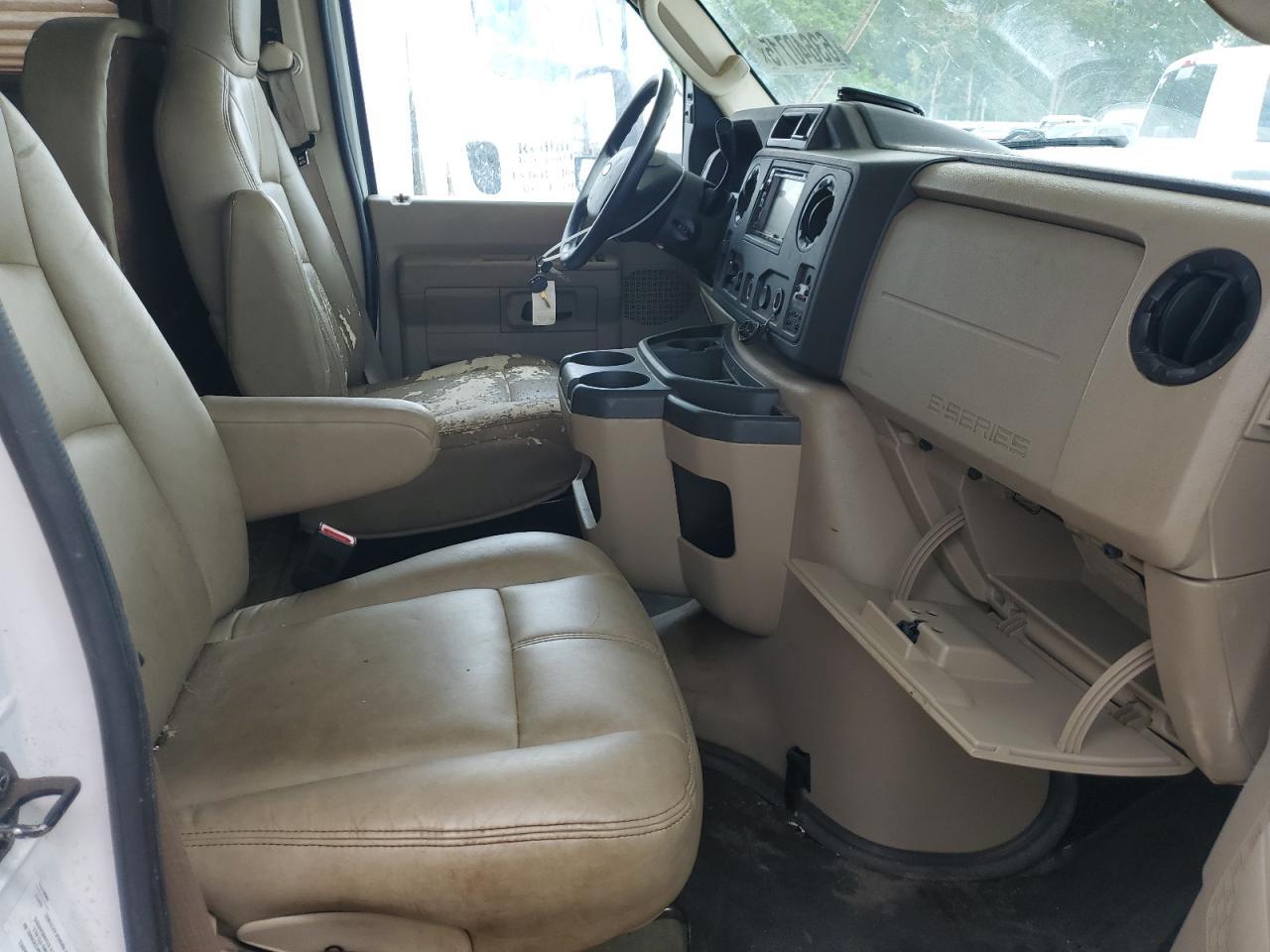 2017 Ford Econoline E350 Super Duty Cutaway Van - Фото 5