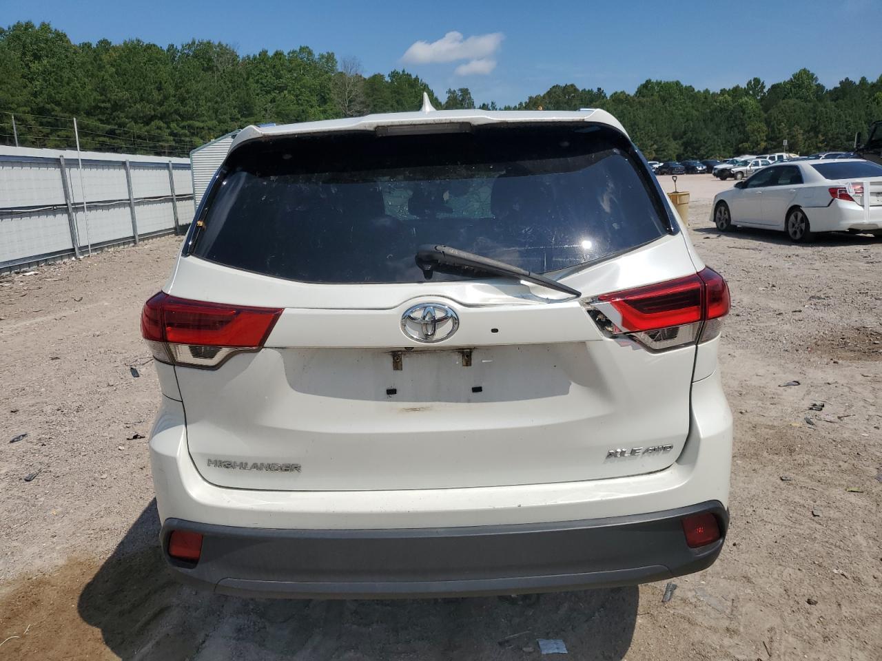 2017 Toyota Highlander Se - Фото 6
