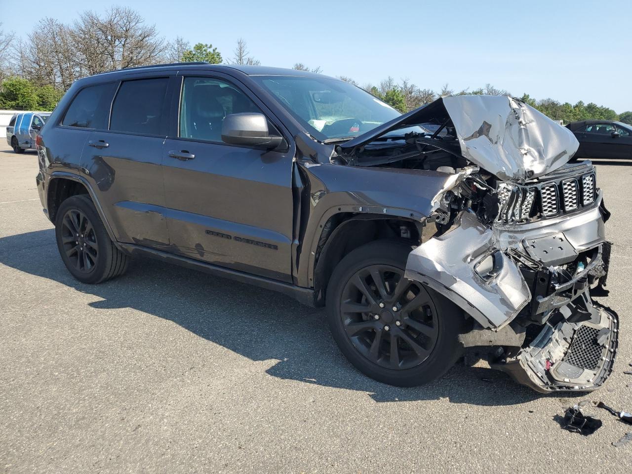 2020 Jeep Grand Cherokee Laredo - Image 4