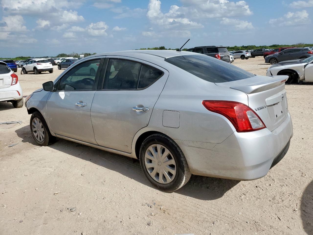 2019 Nissan Versa S - Фото 2