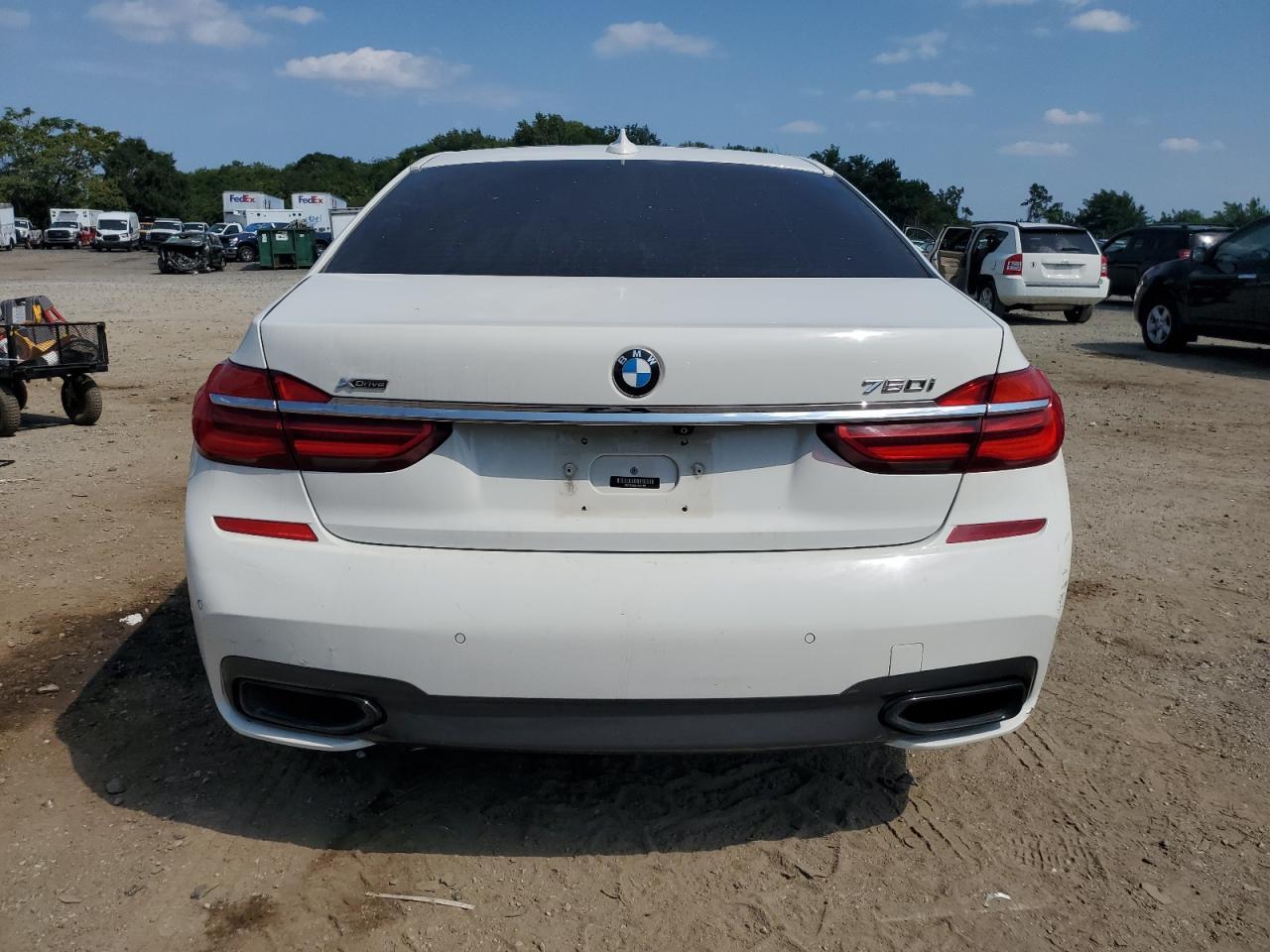 2017 BMW 750 Xi - Фото 6