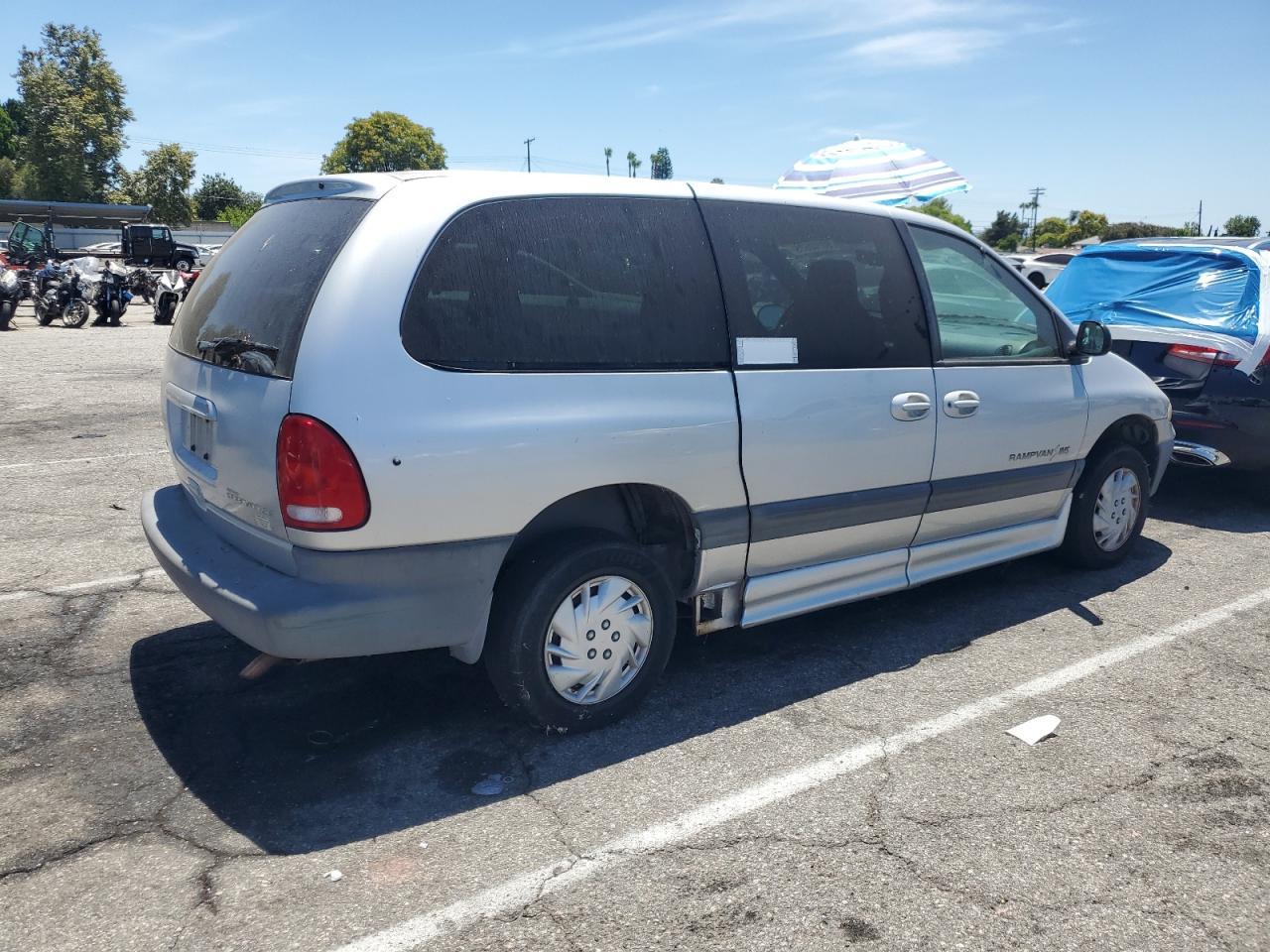 2000 Dodge Grand Caravan Se - Image 3