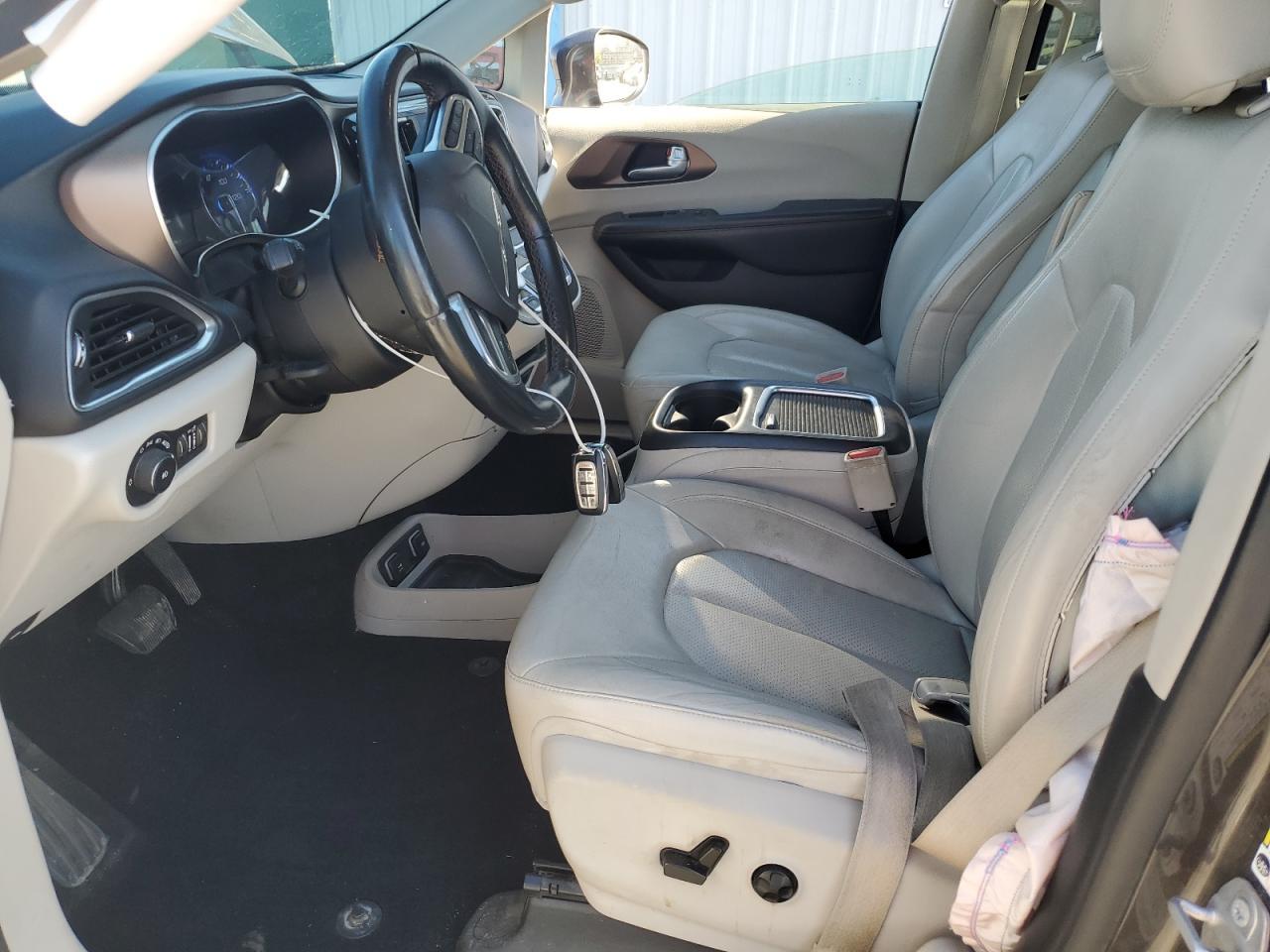 2017 Chrysler Pacifica Touring L Plus - Image 7