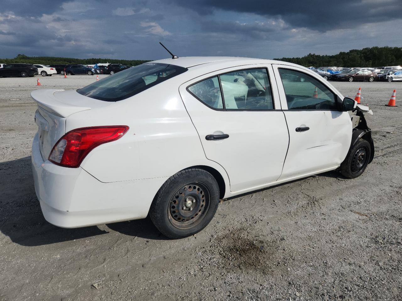 2018 Nissan Versa S - Image 3
