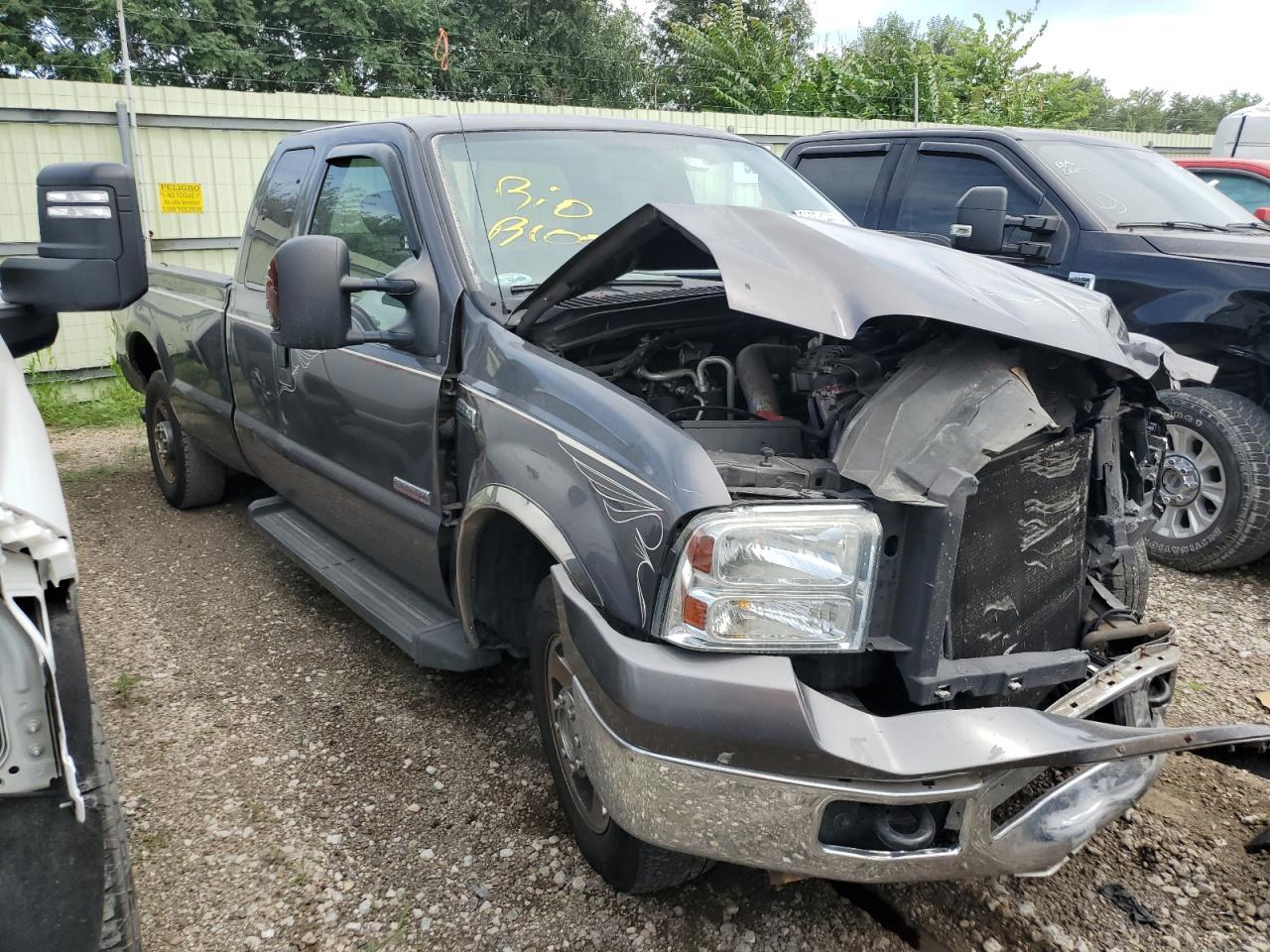 2006 Ford F-250 Lariat Superca - Image 4