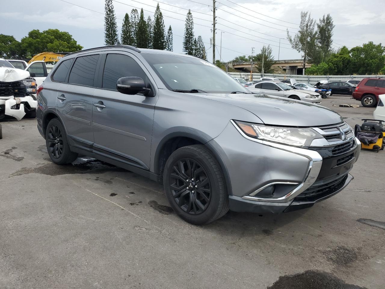 2018 Mitsubishi Outlander Se - Image 4