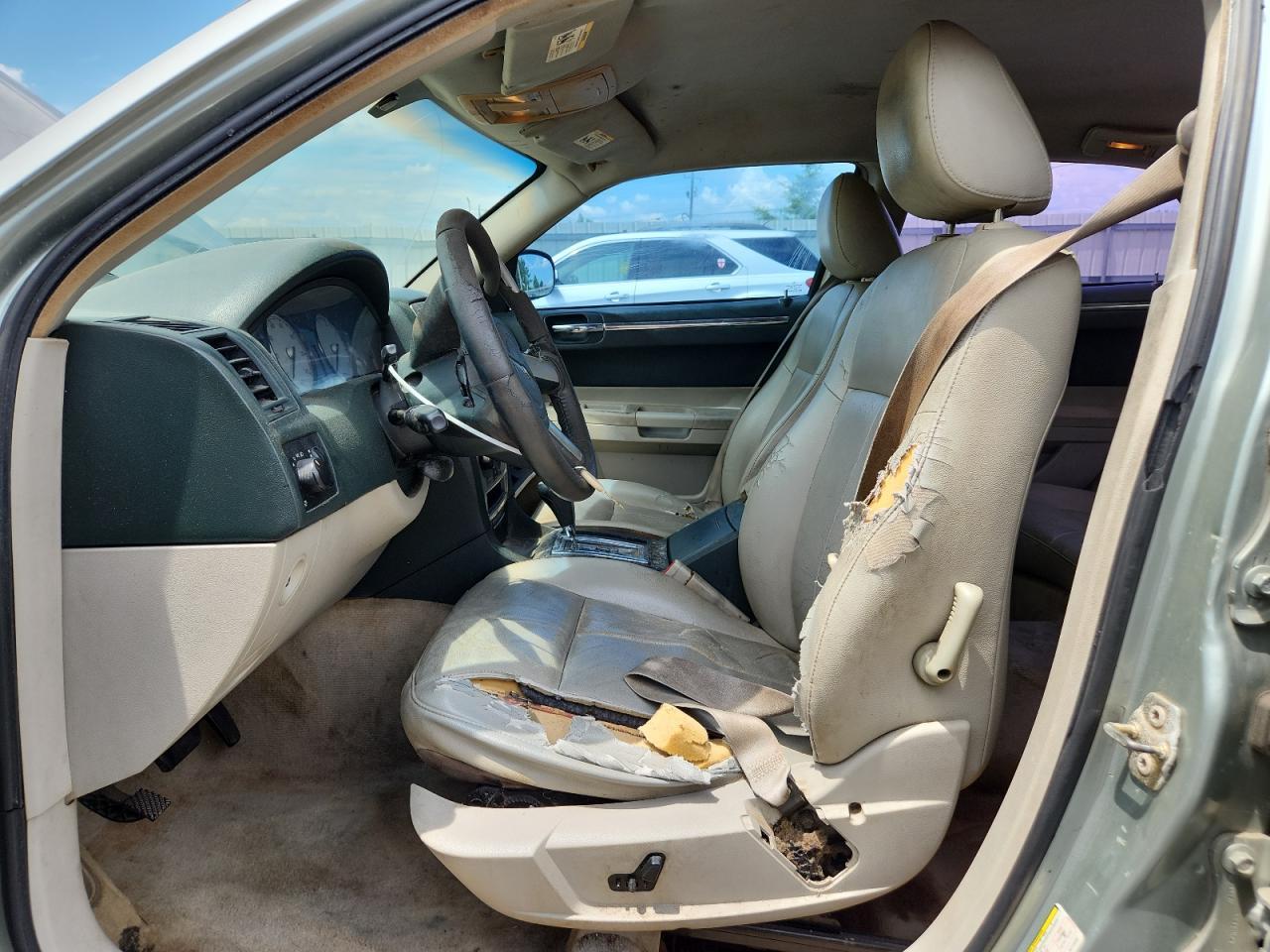 2006 Chrysler 300 Touring - Image 7