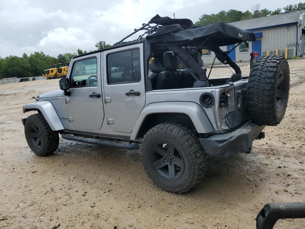 2014 Jeep Wrangler Unlimited Rubicon - Image 2