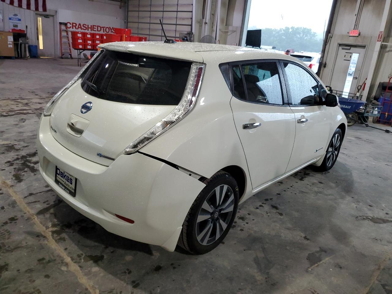 2017 Nissan Leaf S - Image 3