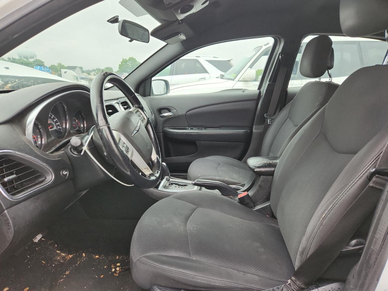 2014 Chrysler 200 Touring - Фото 7