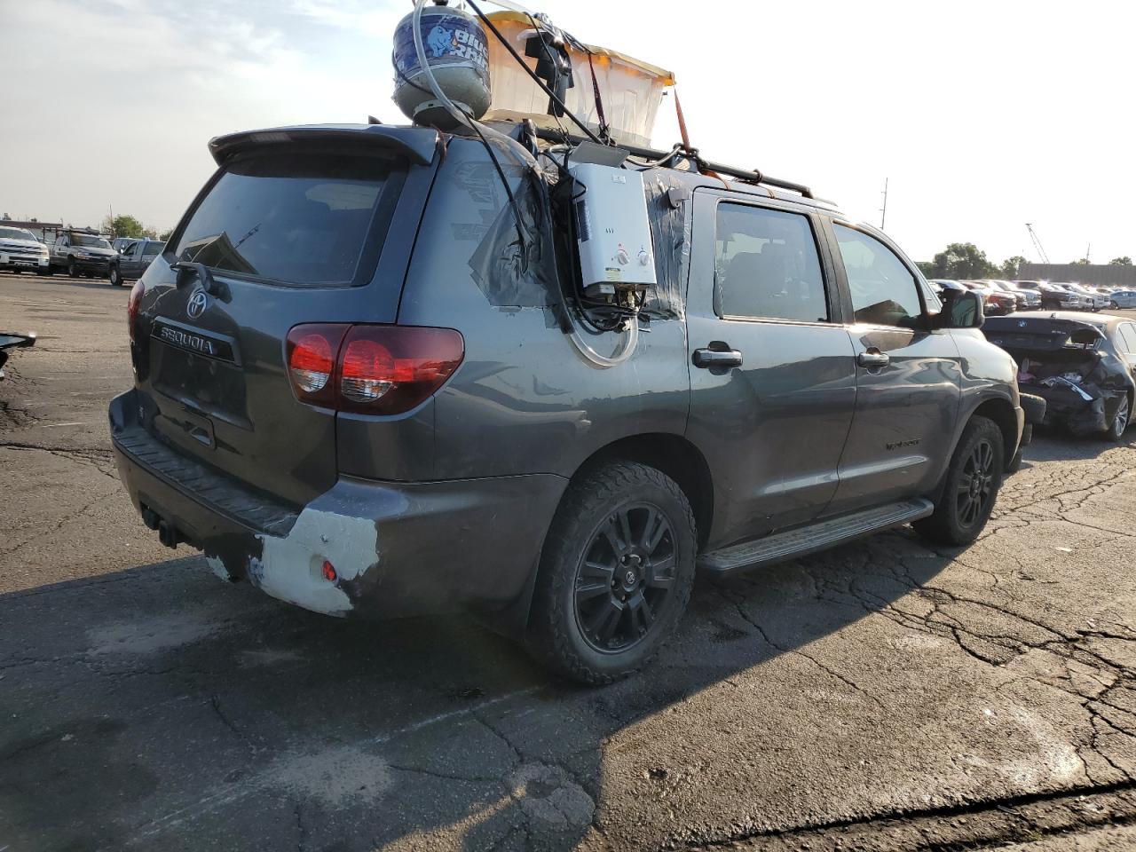 2019 Toyota Sequoia Sr5 - Фото 3