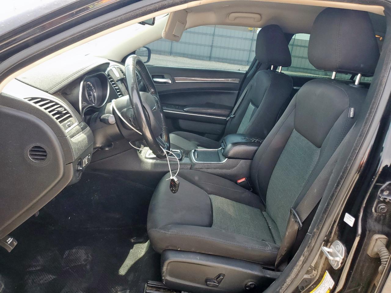 2019 Chrysler 300 Touring - Image 7