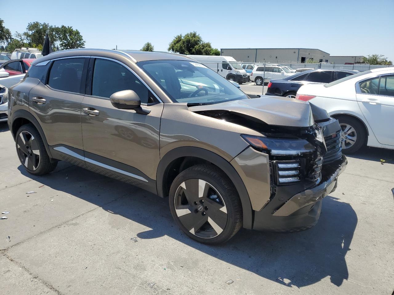 2025 Nissan Kicks Sr - Image 4
