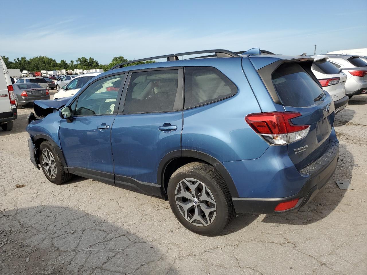 2019 Subaru Forester Premium - Image 2
