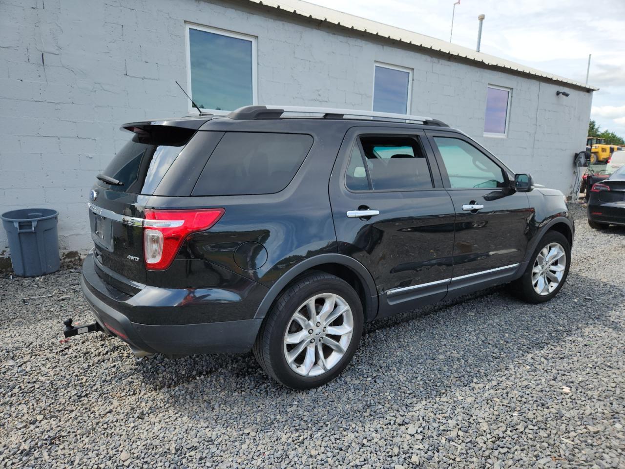2015 Ford Explorer Limited - Image 3