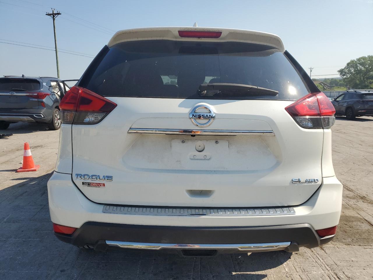 2017 Nissan Rogue S - Фото 6