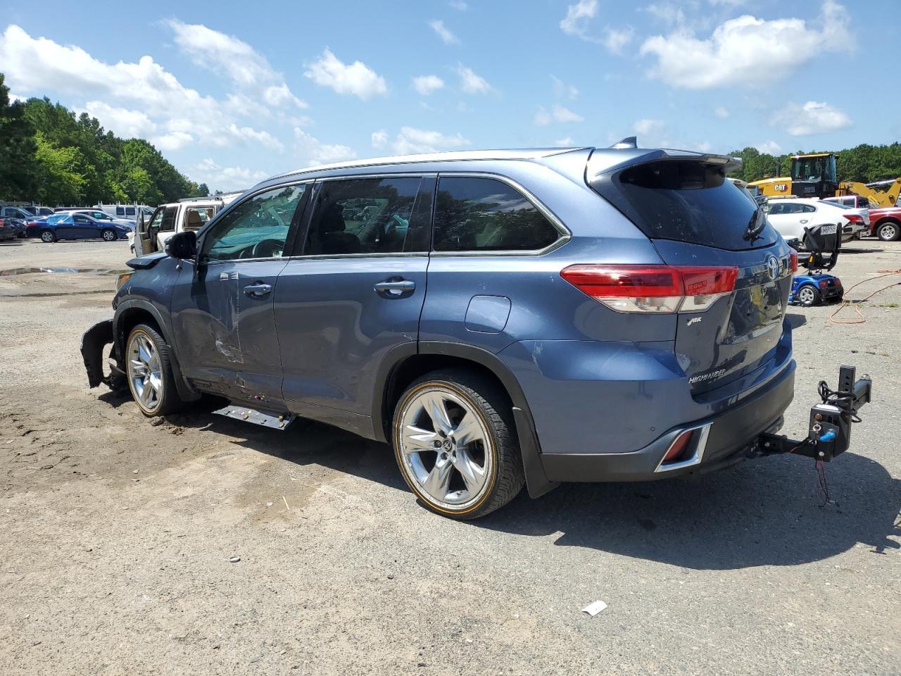 2019 Toyota Highlander Limited - Image 2