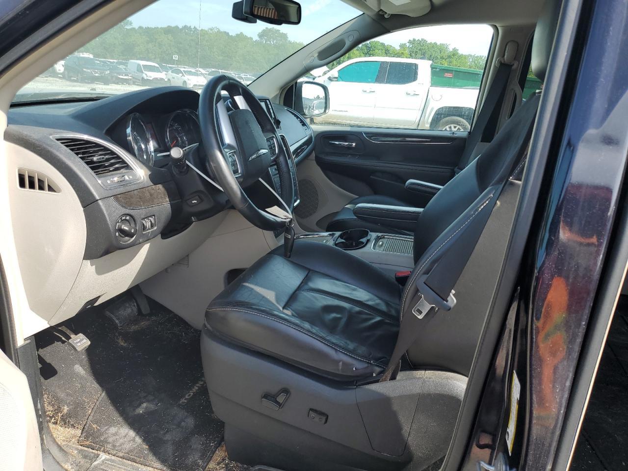 2011 Chrysler Town & Country Limited Limited - Image 7