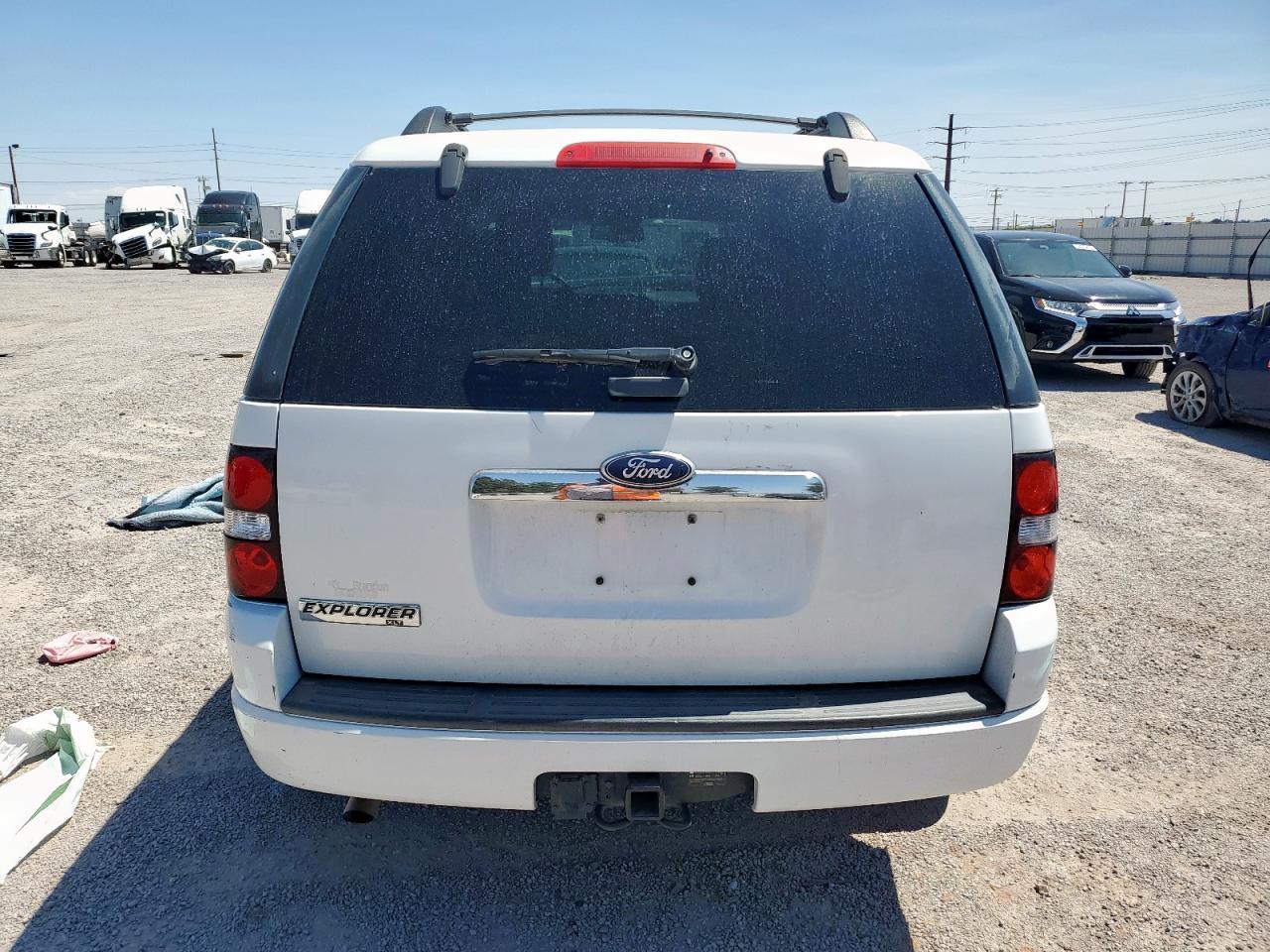 2010 Ford Explorer Xlt - Image 6