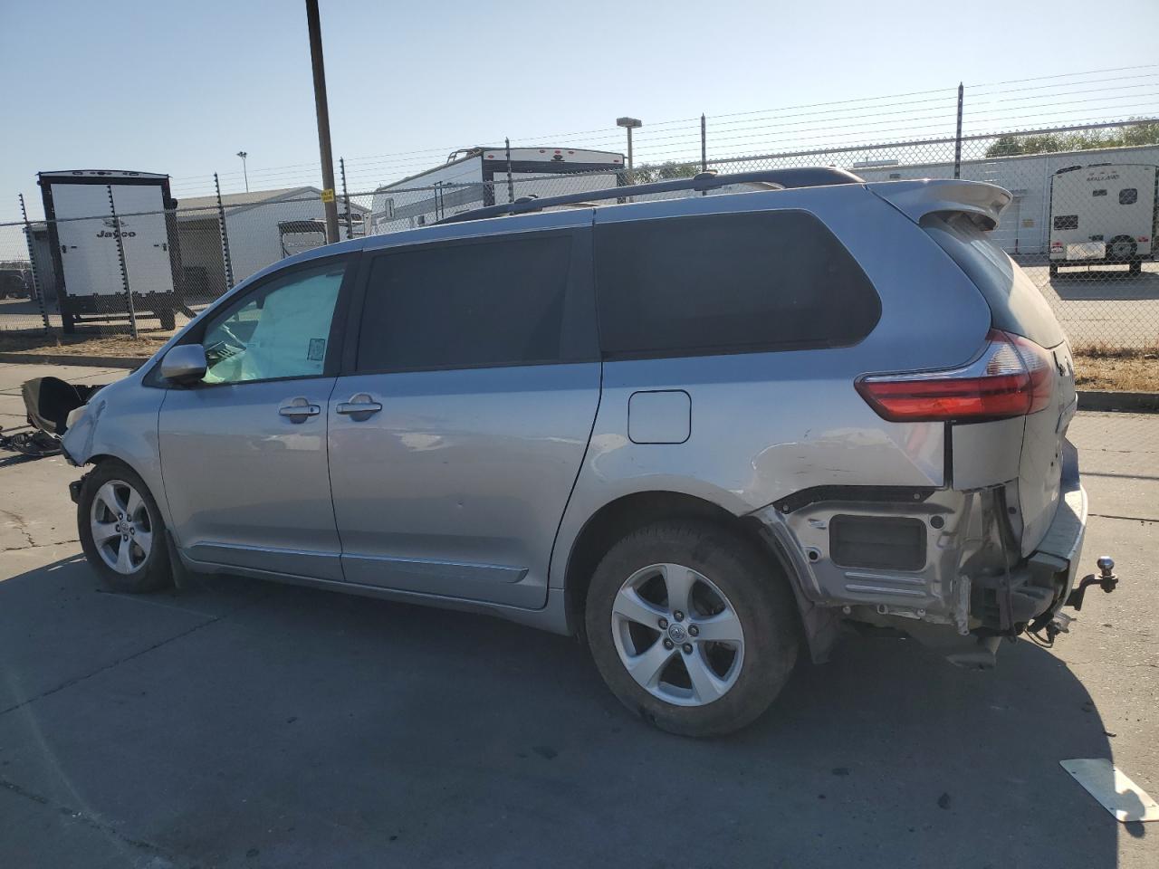 2017 Toyota Sienna Le - Фото 2