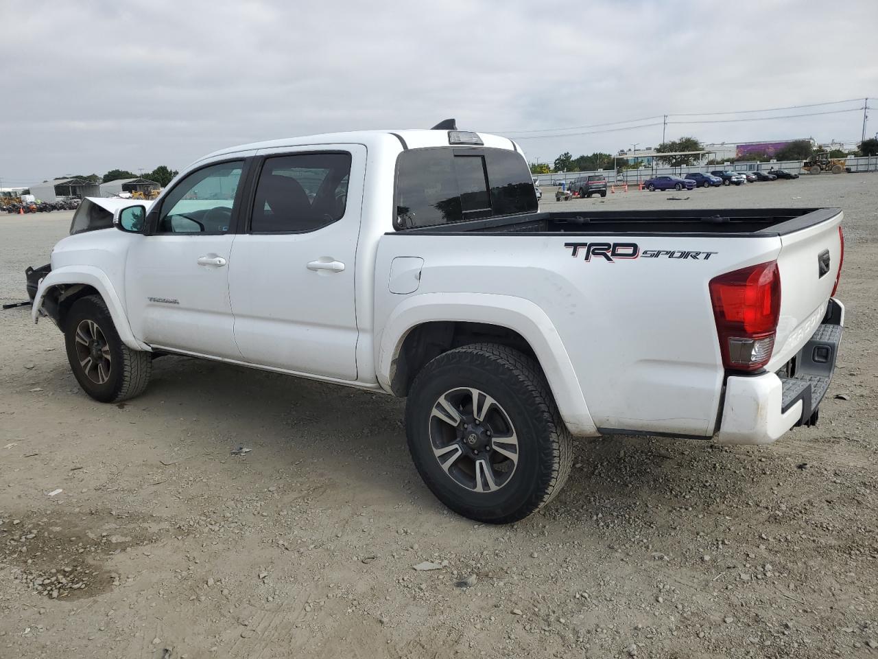 2017 Toyota Tacoma Double Cab - Фото 2