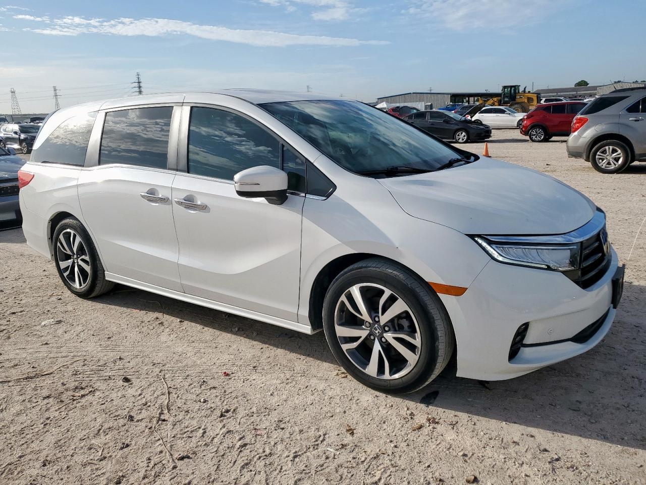 2022 Honda Odyssey Touring - Image 4
