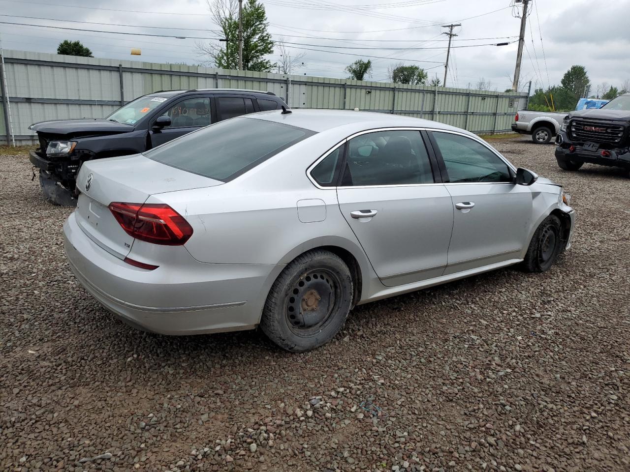 2017 Volkswagen Passat S - Фото 3