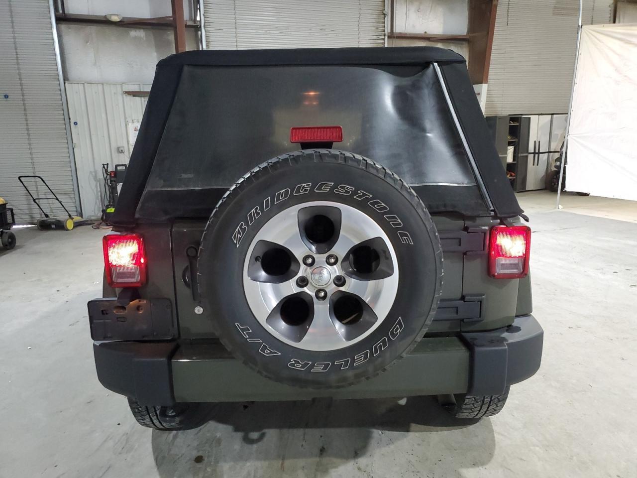 2016 Jeep Wrangler Unlimited Sahara - Image 6