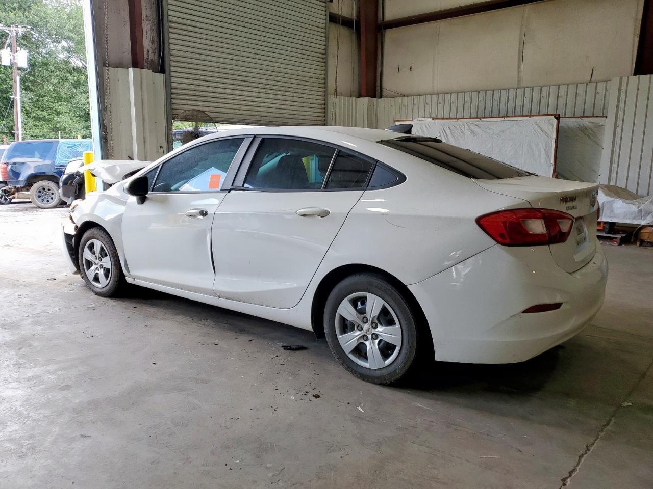 2018 Chevrolet Cruze Ls - Фото 2