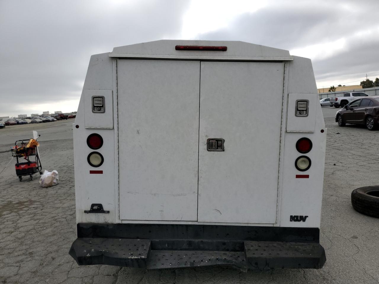 2013 Ford Econoline E350 Super Duty Cutaway Van - Фото 6