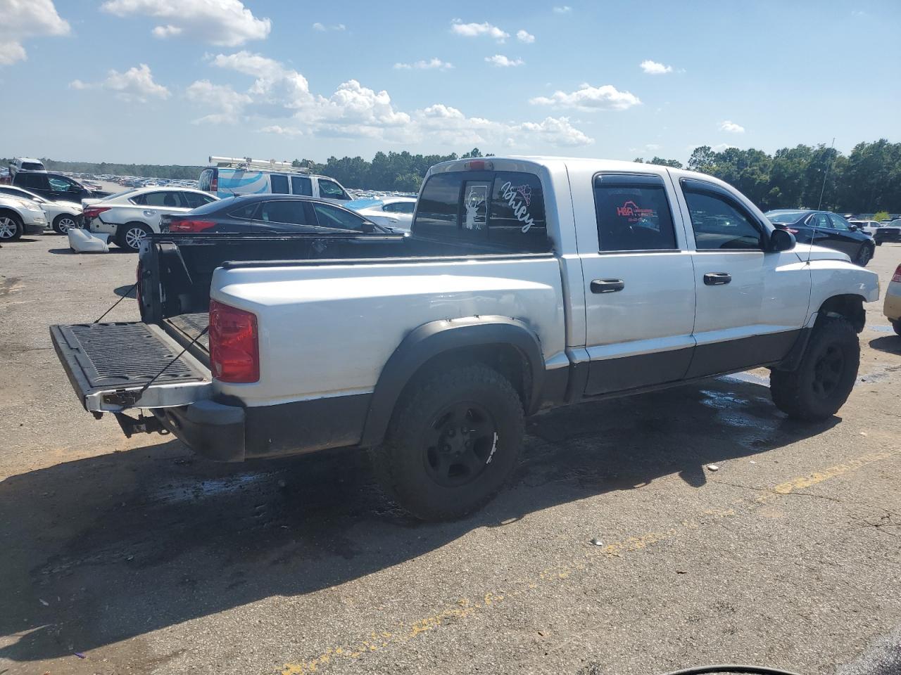 2005 Dodge Dakota Quad - Image 3