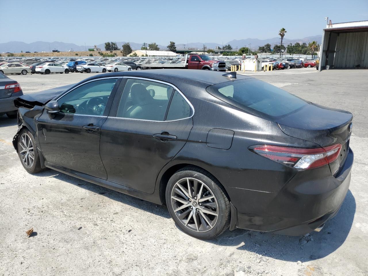 2024 Toyota Camry Xle - Фото 2