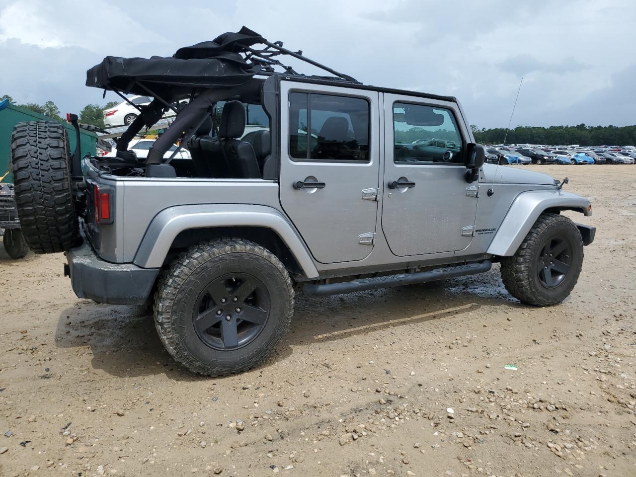 2014 Jeep Wrangler Unlimited Rubicon - Image 3