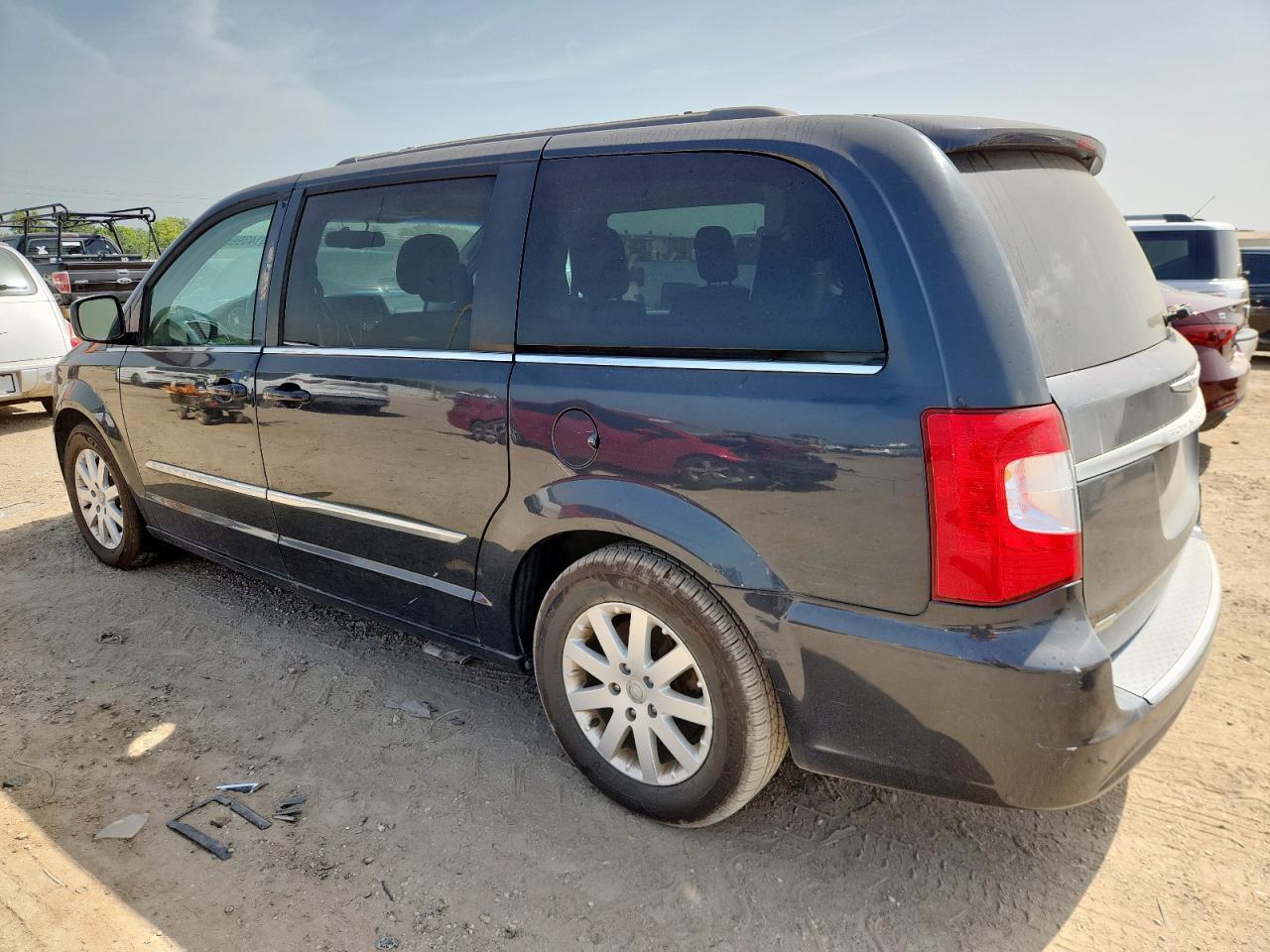 2014 Chrysler Town & Country Touring - Фото 2