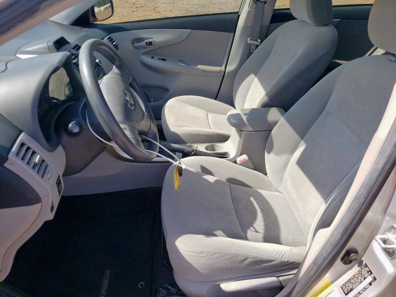 2013 Toyota Corolla Base - Фото 7