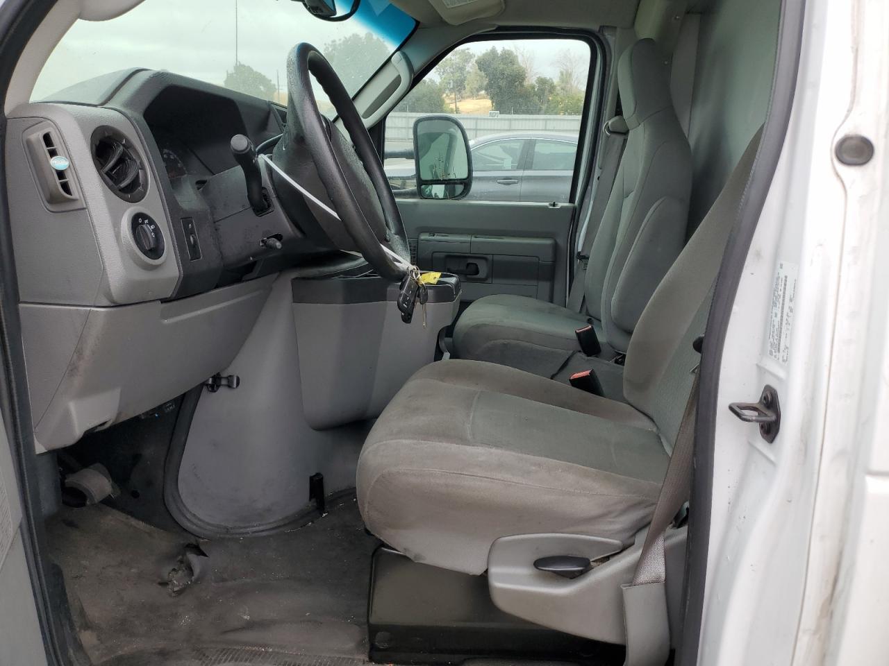 2013 Ford Econoline E350 Super Duty Cutaway Van - Фото 7