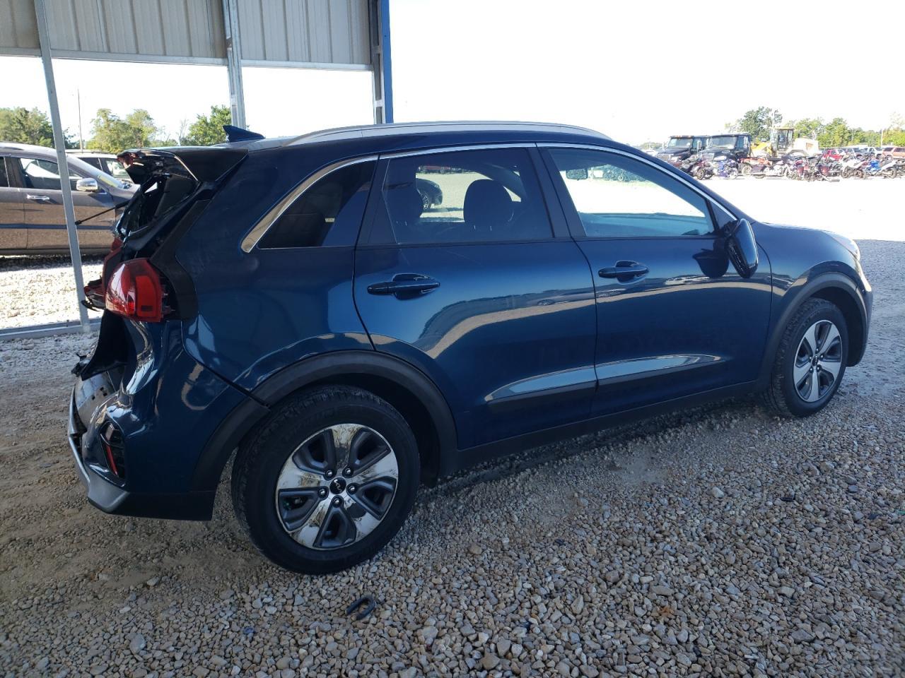 2022 Kia Niro Lx - Image 3