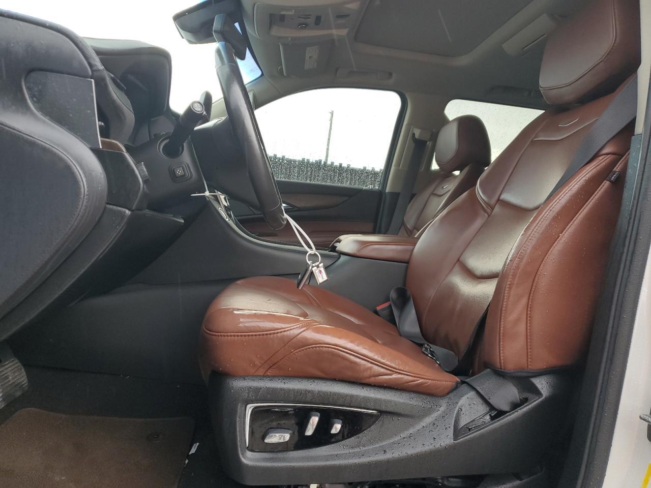 2019 Cadillac Escalade Premium Luxury - Image 7