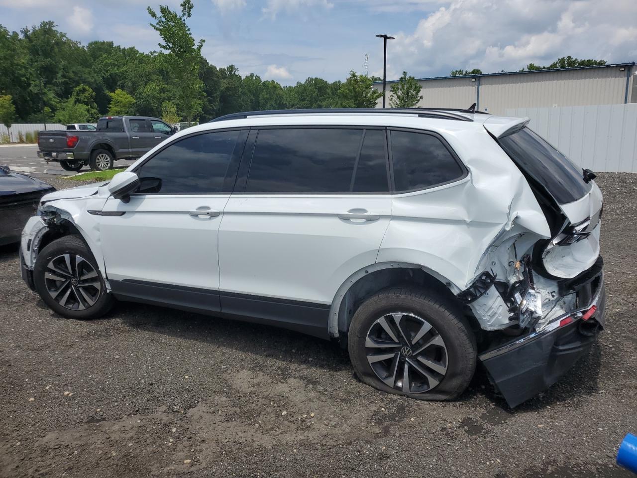 2024 Volkswagen Tiguan S - Фото 2
